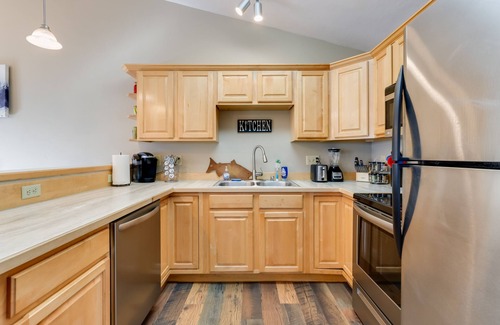 Sand Lake House | Accommodating Anchorage Abode < 1 Mi to Jewel Lake