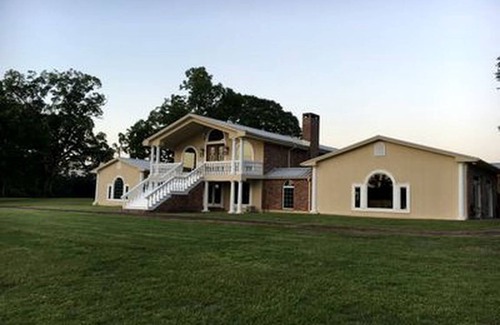 Magnolia Other | Accommodation ∙ 1 bedroom ∙ 18 guests