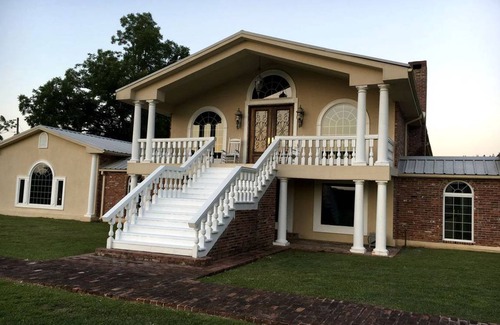Magnolia Other | Accommodation ∙ 1 bedroom ∙ 18 guests