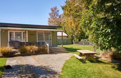 Te Anau House | Accommodation Fiordland The Bach - One Bedroom Cottage at 226B Milford Road