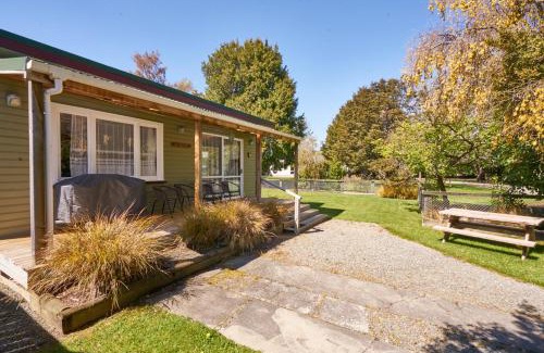 Te Anau House | Accommodation Fiordland The Bach - One Bedroom Cottage at 226B Milford Road