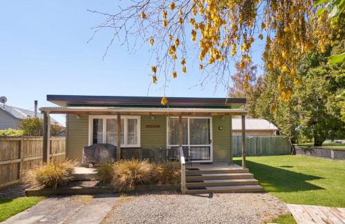 Te Anau House | Accommodation Fiordland The Bach - One Bedroom Cottage at 226B Milford Road