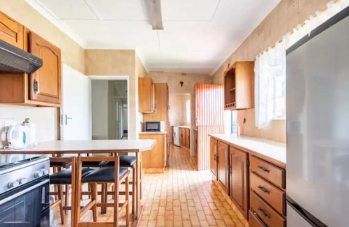 Greater Johannesburg Metropolitan Area House | Accommodation for families, business travellers and student accommodation. GREAT