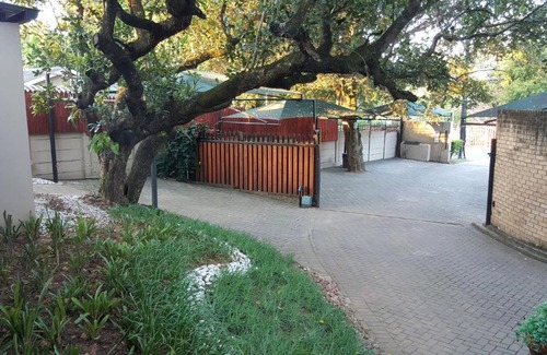 Nelspruit Apartment | Accommodation in Nelspruit, Self catering units, Furnished flats to let.