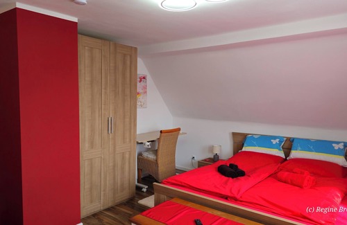 Grevenbroich Bed & Breakfast | Accommodation is conveniently located between the major cities of Cologne/Düsseldorf/Aachen