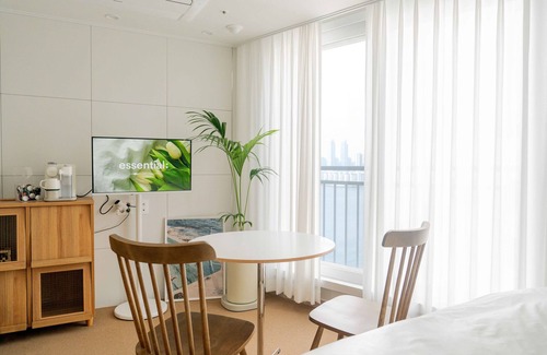 Suyeong-Gu Apartment | Accommodation with 3-second Ocean View at Gwangalli Beach for a Week/Month