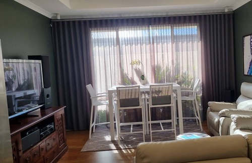 Dunsborough House | Ace on Par Studio - Beach, Golf, & Wineries nearby. Free Wi-Fi.