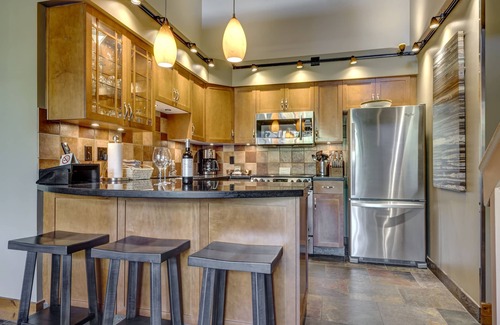 Upper Village Condo | Acer Vacations | Clean Ski-in Ski-out 2 Bedroom & Loft - Sleeps 8 | W/D | A/C | Greystone Lodge