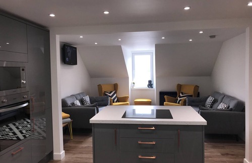 Tobermory Apartment | Achaneil - Main Street apartment with stunning views