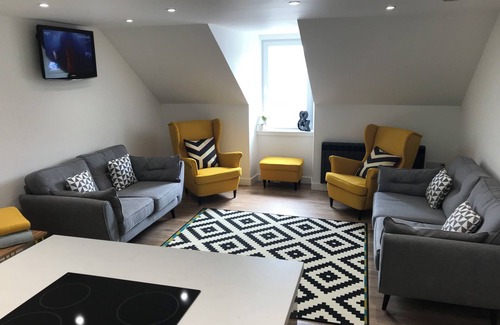 Tobermory Apartment | Achaneil - Main Street apartment with stunning views