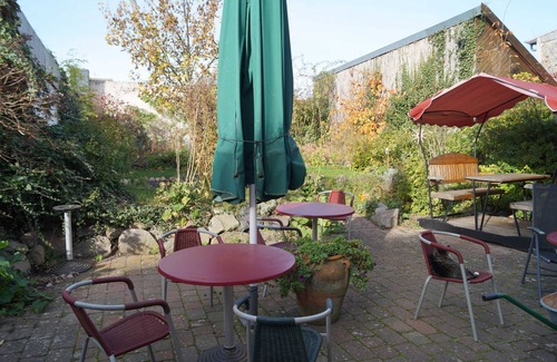 Lassan Apartment | Ackerbürgerei - large double room (15) on the upper floor - apartments and rooms on the ground floor