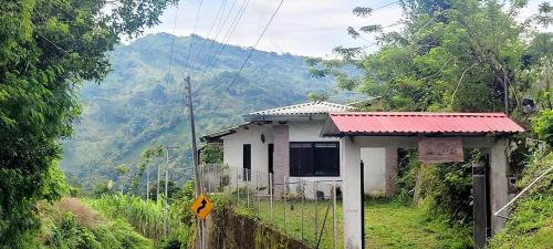 Nimaima Villa | Acogedora casa campestre, con parqueadero privado