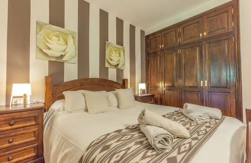 Lloseta Ski Chalet | Acogedora finca con piscina