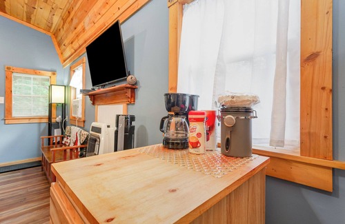 Logan Cabin | Acorn Cottage at Hocking Vacations