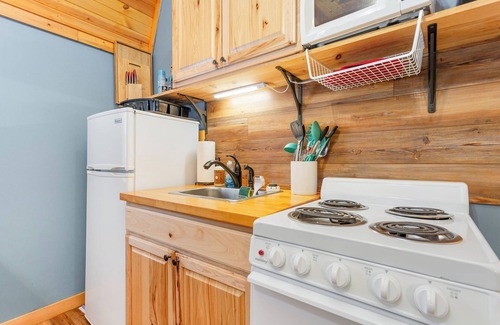 Logan Cabin | Acorn Cottage at Hocking Vacations