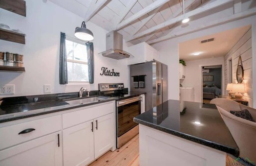 Longview House | Acorn Cottage Summary
