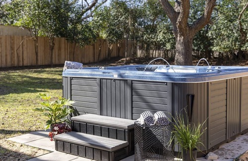 Fredericksburg House | Acorn Haus, with hot tub and Pet Friendly!