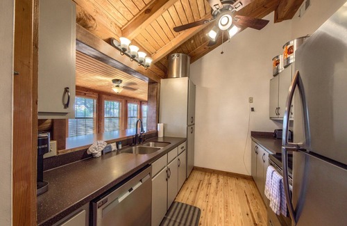 New Braunfels House | Acorn Hills Private Retreat! Pet Friendly! Pool and Hot Tub!
