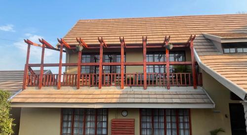 Hillcrest Apartment | ACORN STUDIO Fully equipped Studio with kids loft