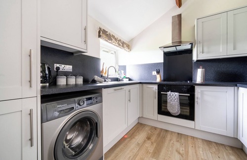 Bowness-on-Windermere Cottage | ACORN, with hot tub in Bowness-On-Windermere