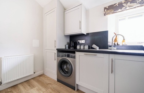 Bowness-on-Windermere Cottage | ACORN, with hot tub in Bowness-On-Windermere