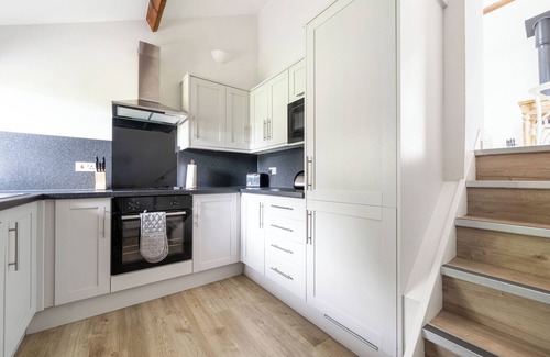 Bowness-on-Windermere Cottage | ACORN, with hot tub in Bowness-On-Windermere