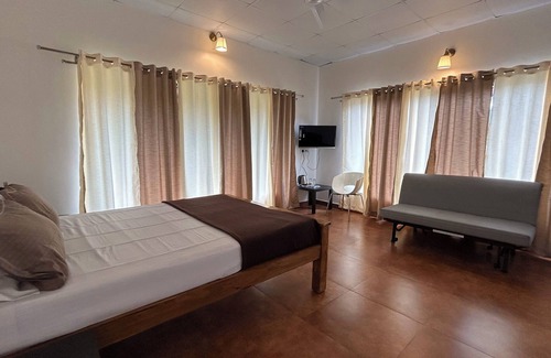 Sangameswarpet Bed & Breakfast | Acre 5 Homestay