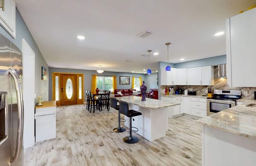 Lutz House | Acre Home With Pool Table