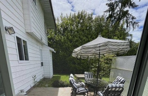 Cloverdale House | Acreage Home with huge yard and 5 bedrooms