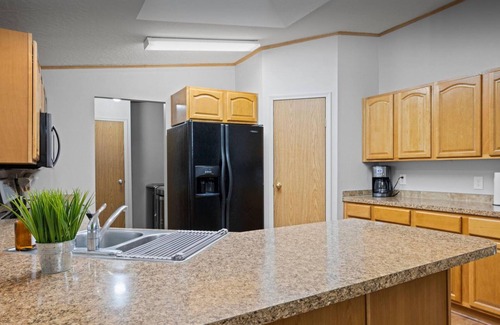 Finley House | Acres of Private & Spacious Country Escape!