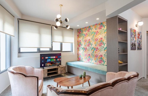 Koukaki Apartment | Acropolis Pop Art Apartment