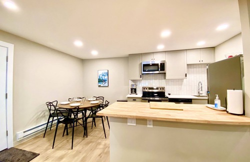 Avon Condo | Across BC Bear lot w free ski shuttle, modern, clean 2BR/2BA, free parking,WiFi