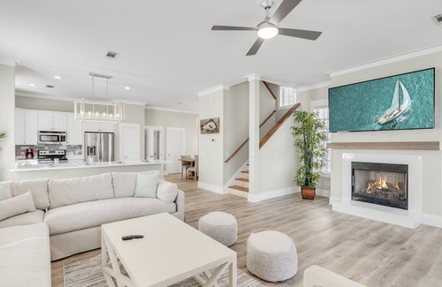 Crystal Beach House | Across From Beach! 7 bdrm, Amazing Pool Area, Jacuzzi, Discounted Golf Cart