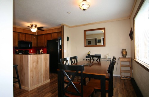Snowshoe Condo | Across from Central Village/Slopes! AC 3BR MIDWEEK SPECIALS! WIFI