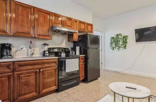Center City Apartment | Across from Convention Center | Sleeps 6 | 3F