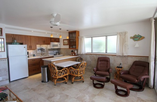 Kihei Condo | Across From Kamaole 2 Beach, This Concrete Resort Is Maintained Well