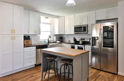 Williamstown House | Across from the Ark - Sleeps 8