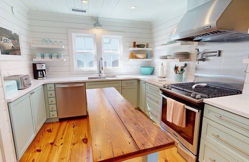 Folly Beach House | Across from the beach luxury~ Blue Moon