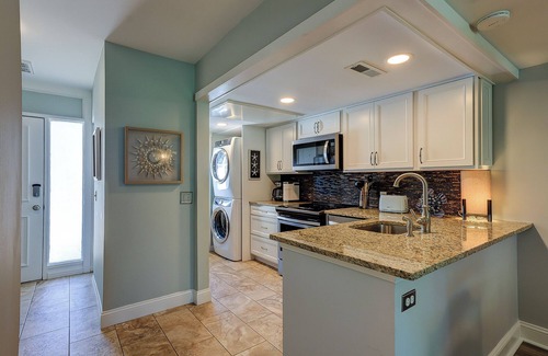 Hilton Head Condo | ACROSS FROM BEACH | FREE ACTIVITIES | CLOSE TO COLIGNY