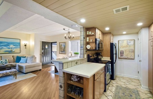 Hilton Head Island Condo | Across St From Beach & Tiki Hut/1 Block to Coligny Restaurants&Shops/Free Bikes