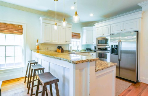 Isle of Palms House | Across Street from Beach, Live Music Hall, Shops & Restaurants; Community Pool; Dog Friendly!