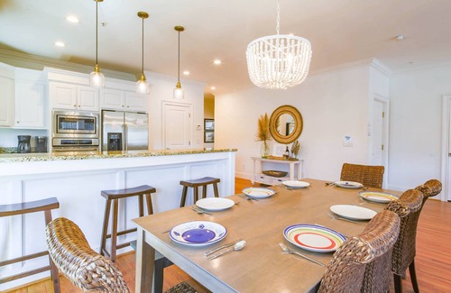 Isle of Palms House | Across Street from Beach, Live Music Hall, Shops & Restaurants; Community Pool; Dog Friendly!