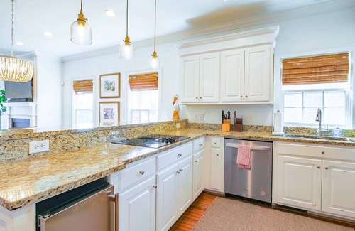 Isle of Palms House | Across Street from Beach, Live Music Hall, Shops & Restaurants; Community Pool; Dog Friendly!