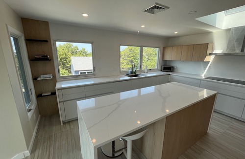 North Eastham House | Across Street From Private Beach; Bright & Airy; Renovated Bathrooms & Kitchen