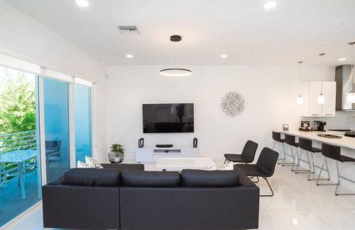 Pompano Beach House | Across the Ocean few steps to beach contemporary three Bedroom townhouse