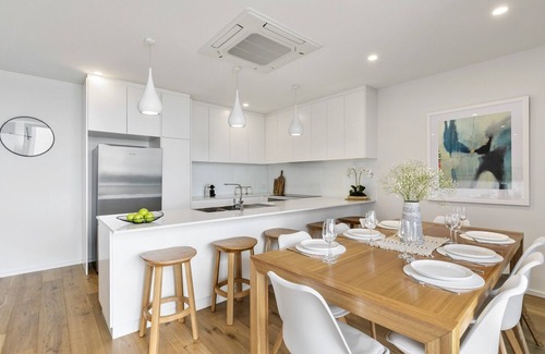 Anglesea House | Across the road from Main Beach Anglesea- luxury new townhouse, steps to cafes