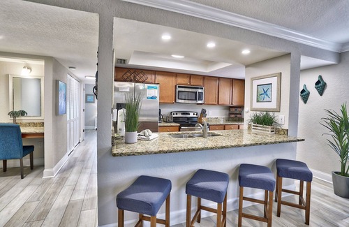 Treasure Island Condo | 🌴Across the street from BEACH🐠Fishing Docks🌞Westwinds 213👙Onsite Pool