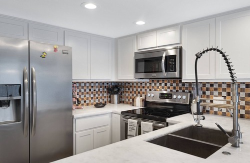 Fountain Hills House | Across the street from the Fountain park area. 2 master suits, hot tub, pool