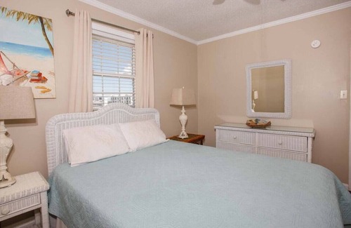 Gulf Shores House | Across the street from beach - Banana Bay Bungalow