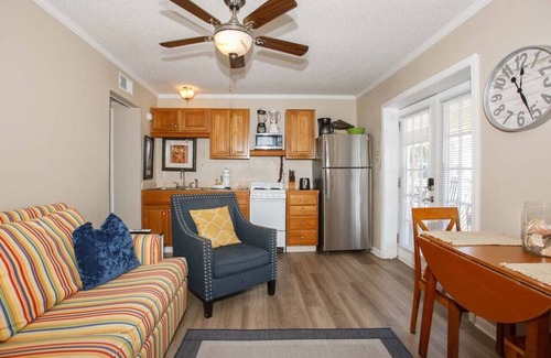 Gulf Shores House | Across the street from beach - Banana Bay Bungalow